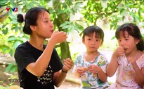Nét ẩm thực Việt: Hến xúc bánh tráng dừa