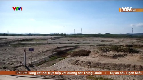 Nhiều vườn cây thanh long tại Bình Thuận chết khô vì thiếu nước